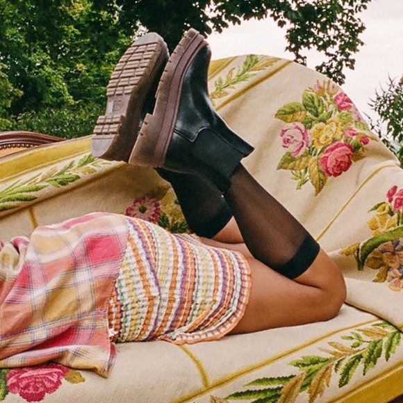 New with box UO Betty treaded Chelsea faux leather chunky platform boot 9 - Picture 3 of 10